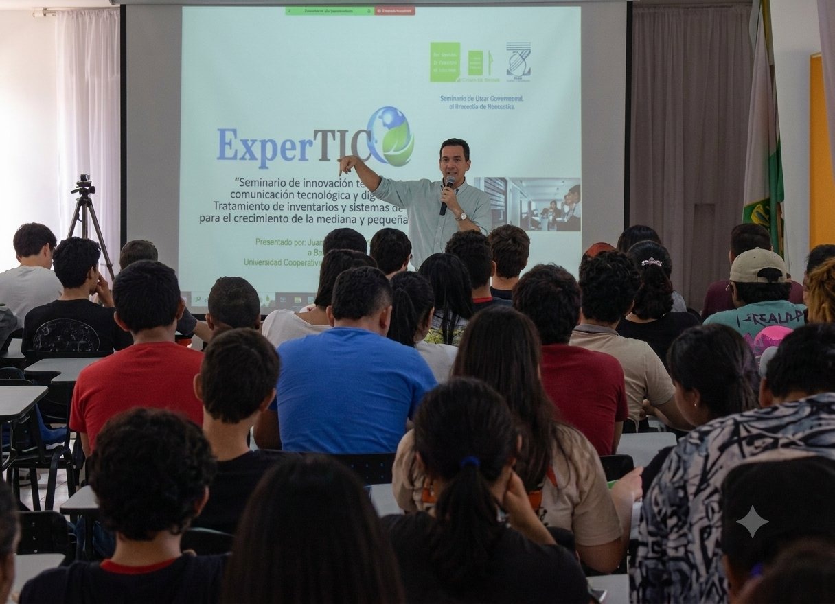 Presentación de ExperTIC ante un auditorio de estudiantes
